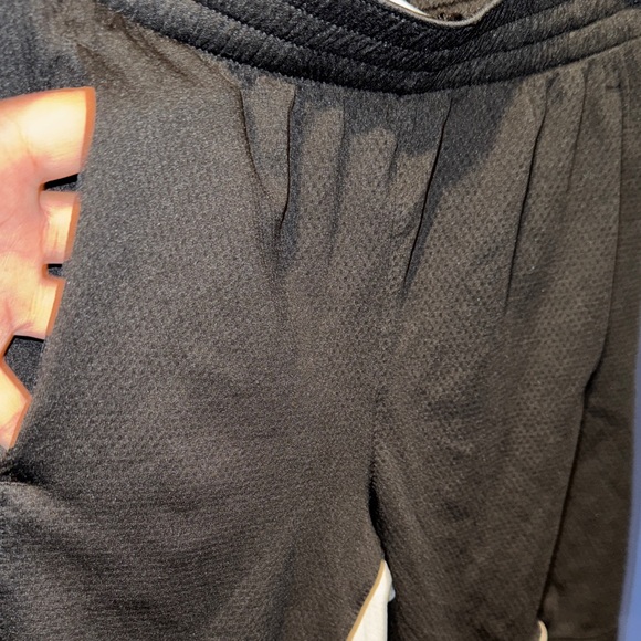 Nike- Kids Black and White Shorts size Medium (8) - Picture 5 of 10